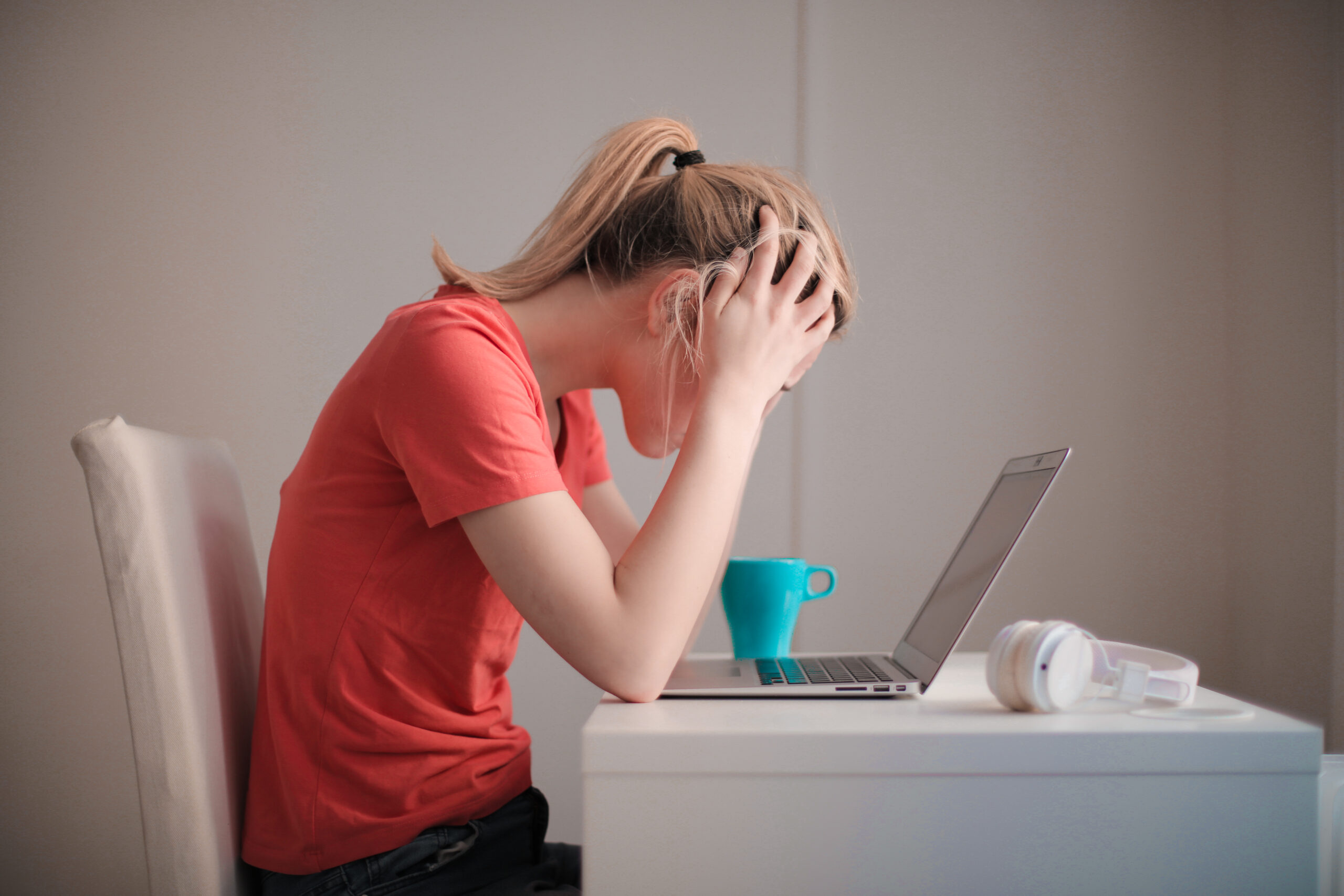 woman-in-red-t-shirt-looking-at-her-laptop-3755761 (1)